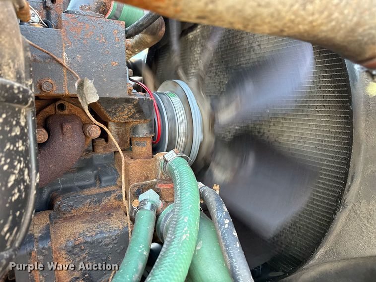 image for item EG6067 1996 International 2674 flatbed truck