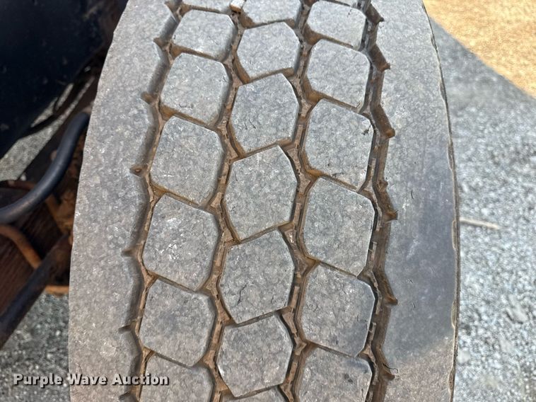 image for item EG6067 1996 International 2674 flatbed truck