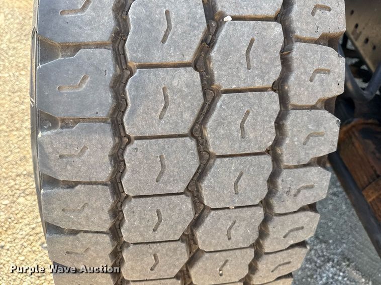 image for item EG6067 1996 International 2674 flatbed truck