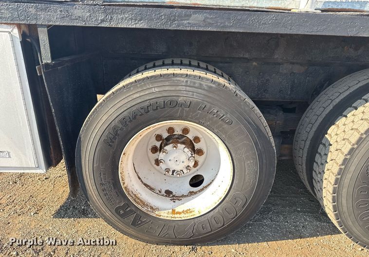 image for item EG6067 1996 International 2674 flatbed truck