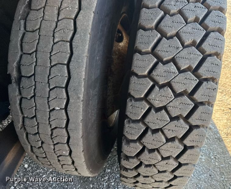 image for item EG6067 1996 International 2674 flatbed truck