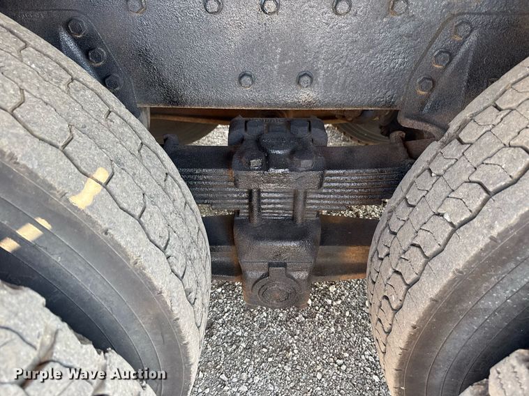 image for item EG6067 1996 International 2674 flatbed truck