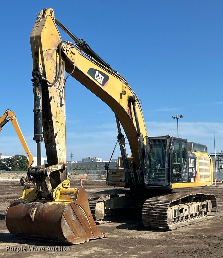 2018 CAT 349FL