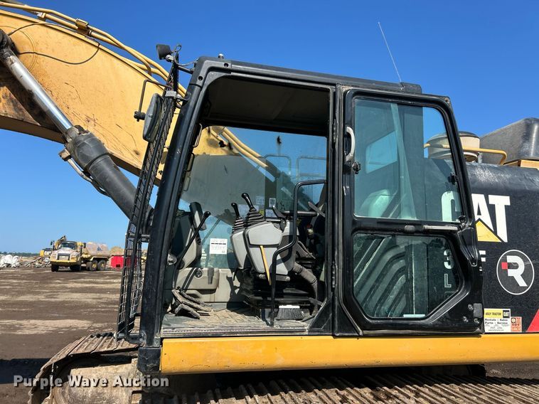 image for item EK8365 2018 Caterpillar 349FL excavator