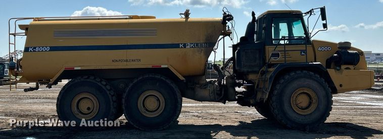 image for item EK8366 2003 John Deere 400D water wagon