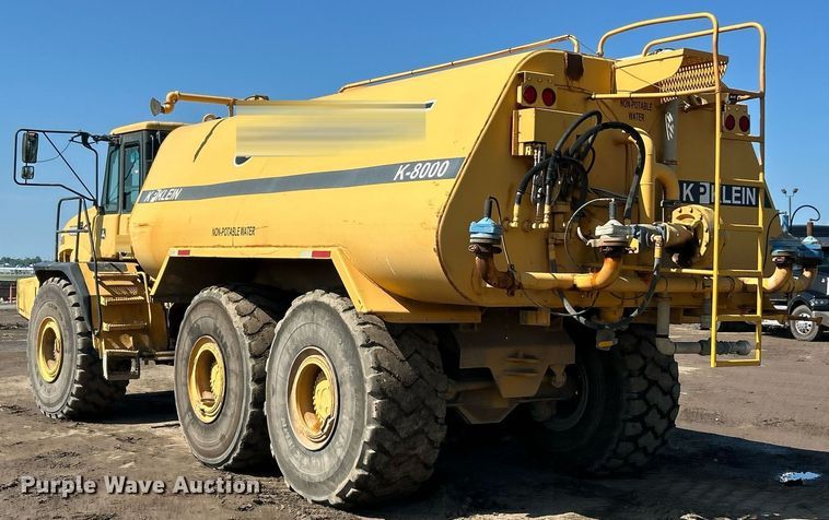 image for item EK8366 2003 John Deere 400D water wagon