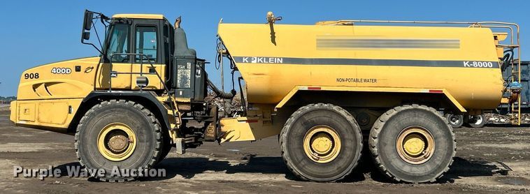 image for item EK8366 2003 John Deere 400D water wagon