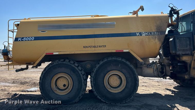 image for item EK8366 2003 John Deere 400D water wagon