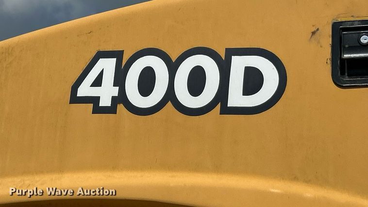 image for item EK8366 2003 John Deere 400D water wagon