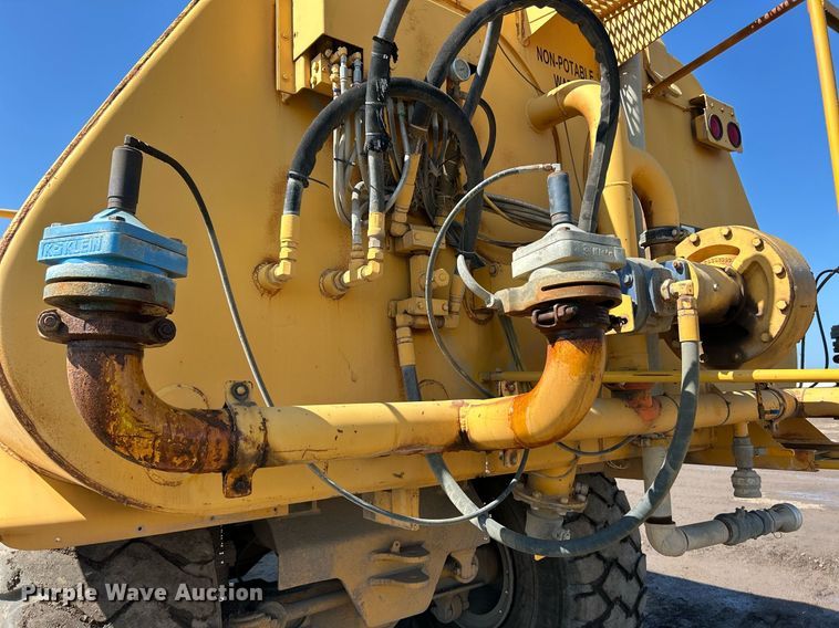 image for item EK8366 2003 John Deere 400D water wagon