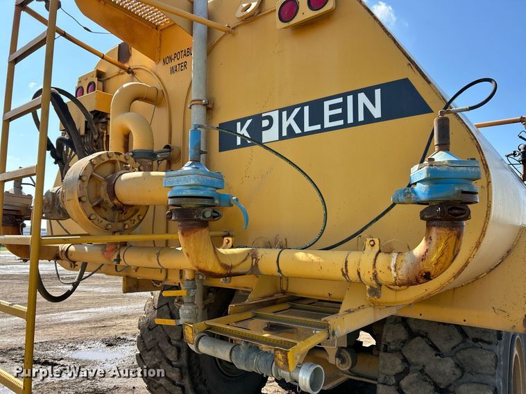 image for item EK8366 2003 John Deere 400D water wagon