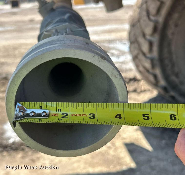 image for item EK8366 2003 John Deere 400D water wagon