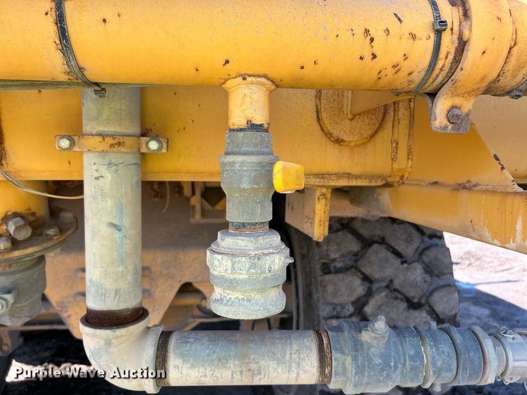 image for item EK8366 2003 John Deere 400D water wagon