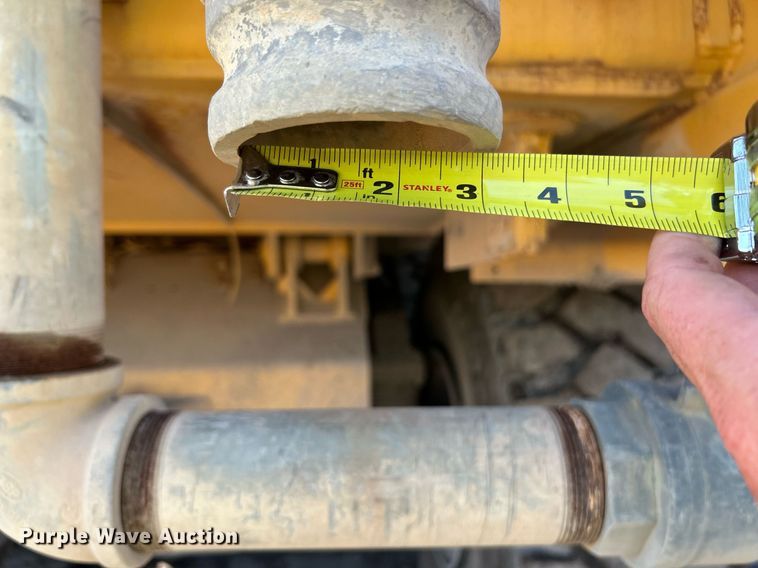 image for item EK8366 2003 John Deere 400D water wagon