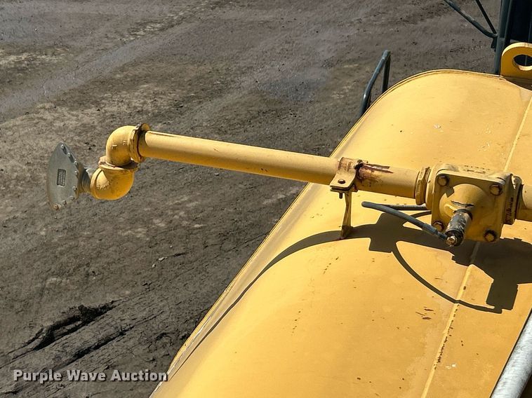 image for item EK8366 2003 John Deere 400D water wagon