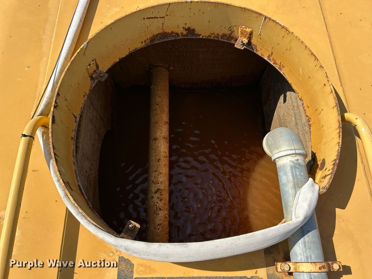 image for item EK8366 2003 John Deere 400D water wagon