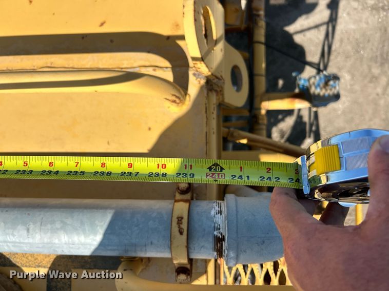 image for item EK8366 2003 John Deere 400D water wagon