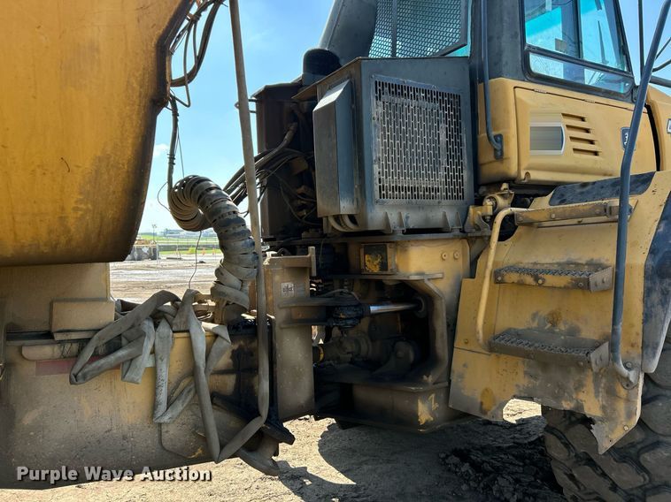 image for item EK8366 2003 John Deere 400D water wagon