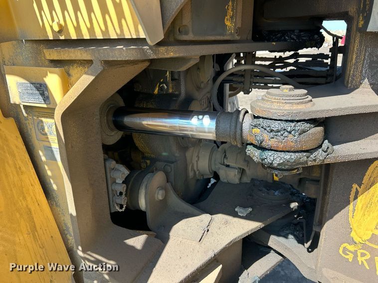image for item EK8366 2003 John Deere 400D water wagon