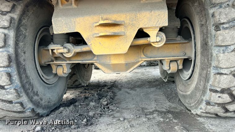 image for item EK8366 2003 John Deere 400D water wagon