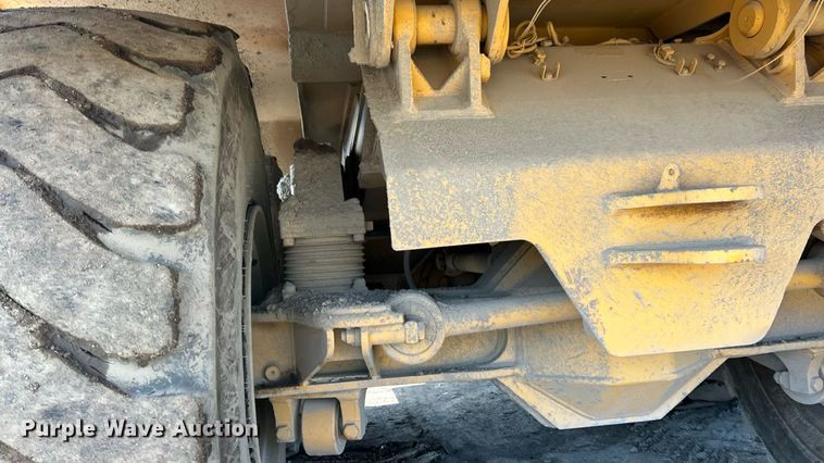 image for item EK8366 2003 John Deere 400D water wagon