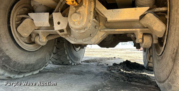 image for item EK8366 2003 John Deere 400D water wagon