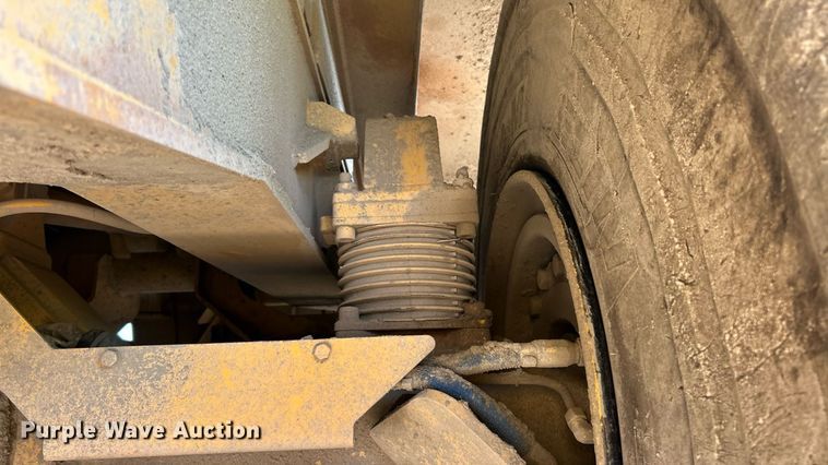 image for item EK8366 2003 John Deere 400D water wagon