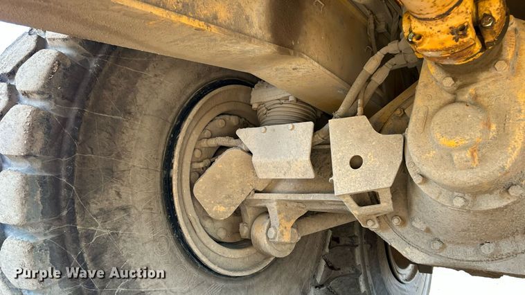 image for item EK8366 2003 John Deere 400D water wagon