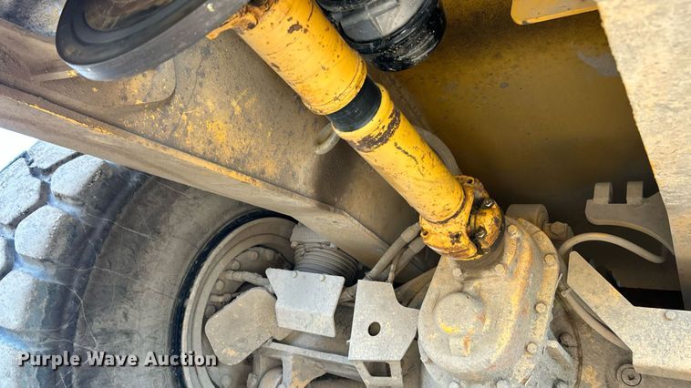 image for item EK8366 2003 John Deere 400D water wagon