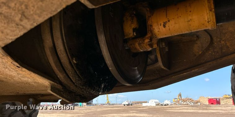 image for item EK8366 2003 John Deere 400D water wagon