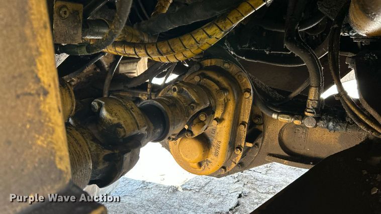 image for item EK8366 2003 John Deere 400D water wagon