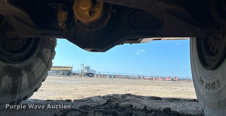 image for item EK8366 2003 John Deere 400D water wagon