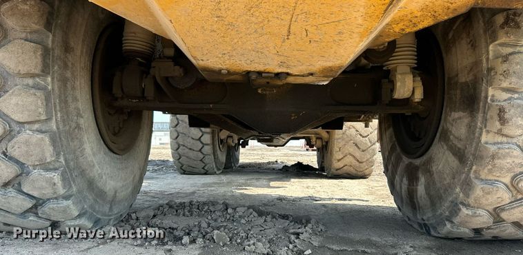 image for item EK8366 2003 John Deere 400D water wagon