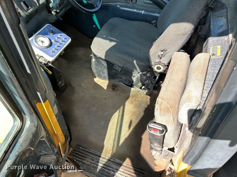 image for item EK8366 2003 John Deere 400D water wagon