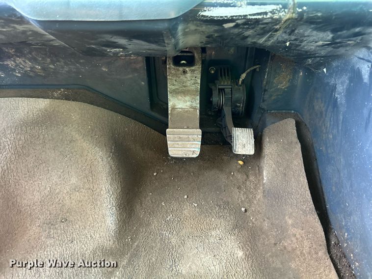 image for item EK8366 2003 John Deere 400D water wagon