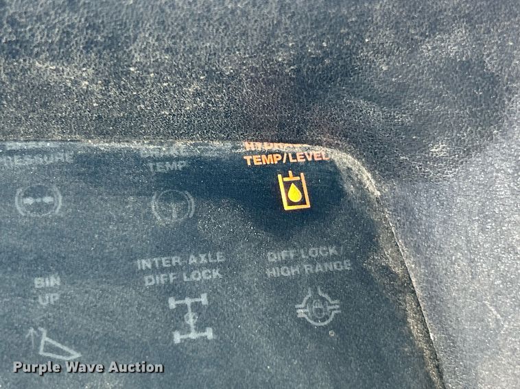 image for item EK8366 2003 John Deere 400D water wagon