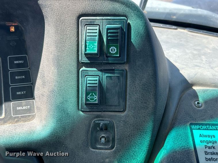 image for item EK8366 2003 John Deere 400D water wagon