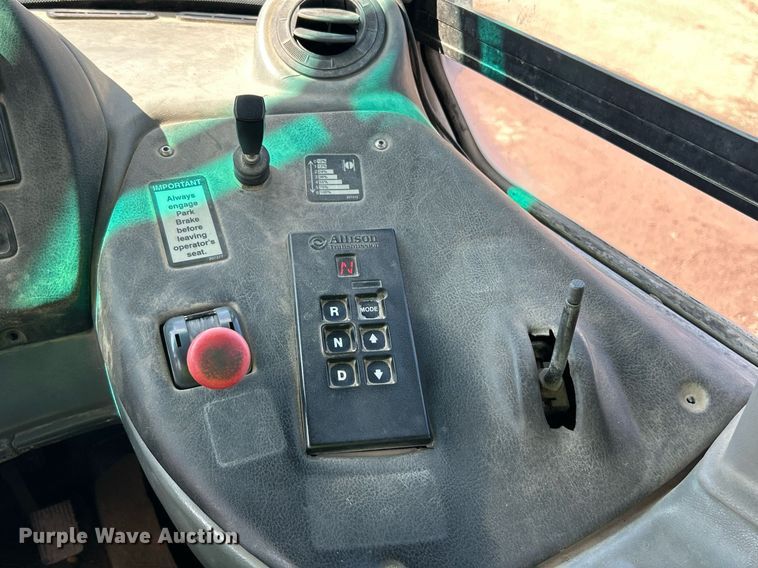 image for item EK8366 2003 John Deere 400D water wagon