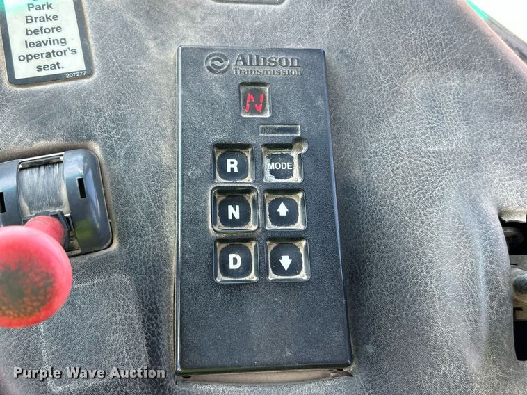 image for item EK8366 2003 John Deere 400D water wagon