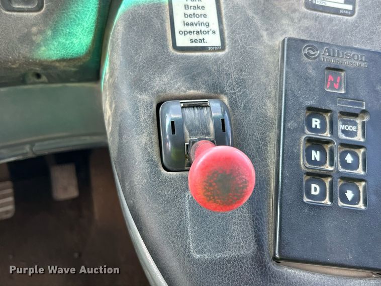 image for item EK8366 2003 John Deere 400D water wagon