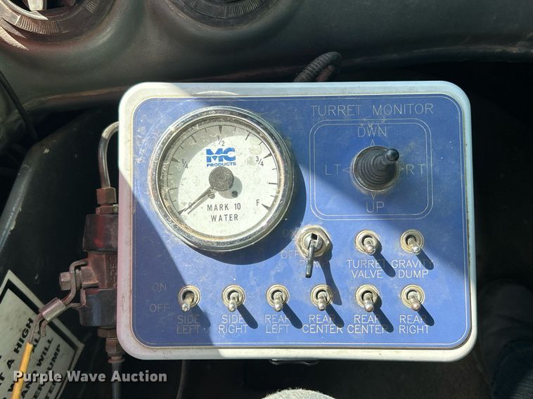 image for item EK8366 2003 John Deere 400D water wagon