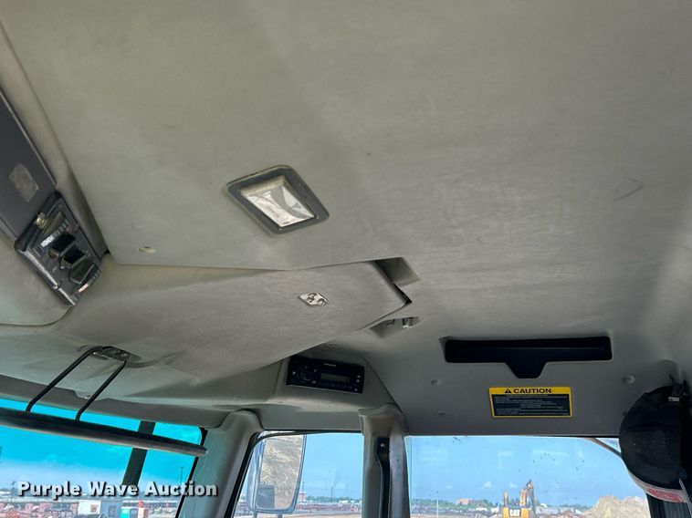 image for item EK8366 2003 John Deere 400D water wagon