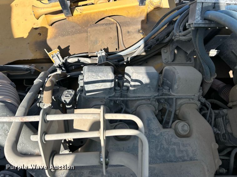 image for item EK8366 2003 John Deere 400D water wagon