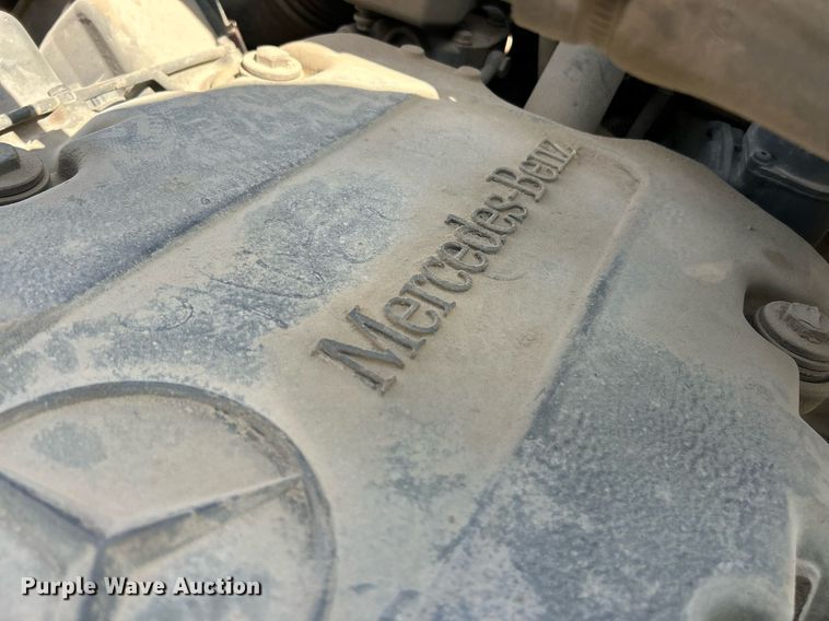 image for item EK8366 2003 John Deere 400D water wagon