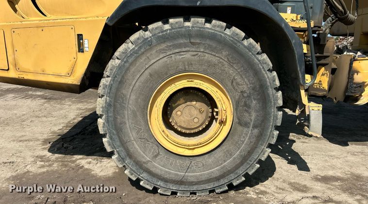 image for item EK8366 2003 John Deere 400D water wagon