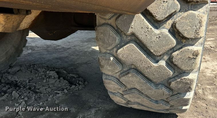 image for item EK8366 2003 John Deere 400D water wagon