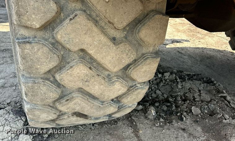 image for item EK8366 2003 John Deere 400D water wagon