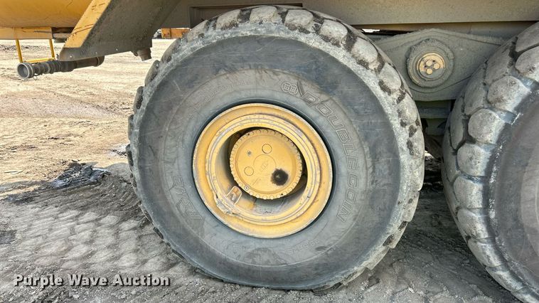 image for item EK8366 2003 John Deere 400D water wagon