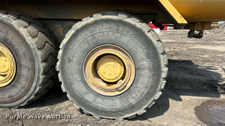 image for item EK8366 2003 John Deere 400D water wagon