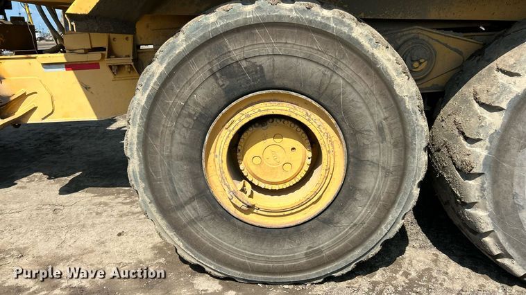 image for item EK8366 2003 John Deere 400D water wagon